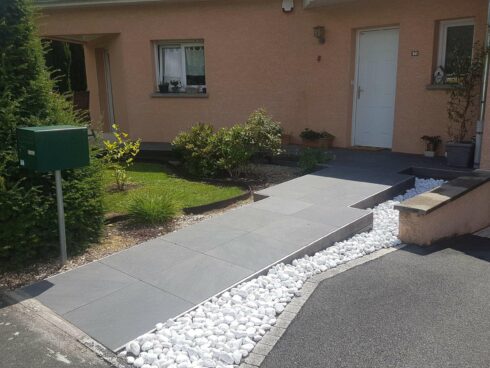 création terrasse en sortie jardin Montbéliard 25