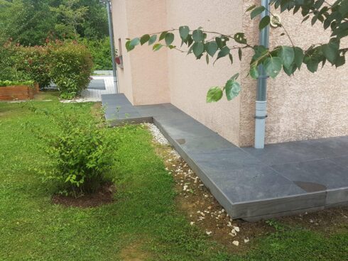 création terrasse sortie de jardin 25