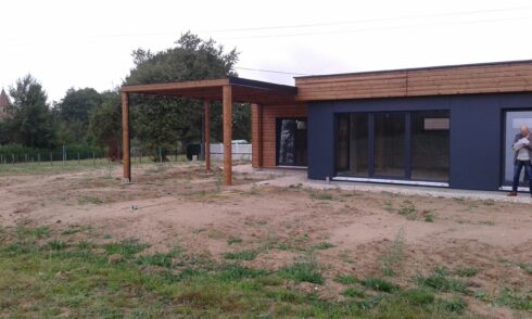 terrasse plage de piscine en rez de pelouse Authume 39