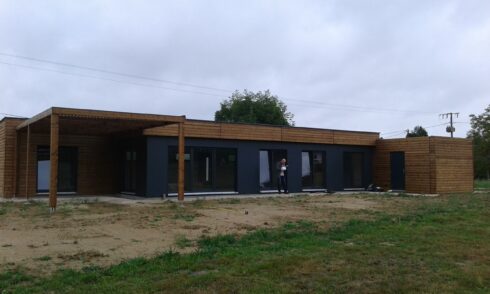 terrasse plage de piscine en rez de pelouse Authume 39 7