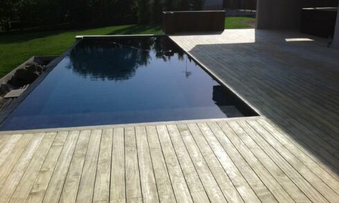 terrasse plage de piscine en rez de pelouse Bavilliers 90 installation