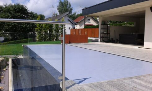 terrasse plage de piscine en rez de pelouse Bavilliers 90 pose