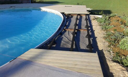 terrasse plage de piscine en rez de pelouse Montbéliard 25 2