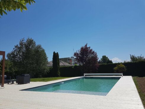 terrasse plage de piscine en rez de pelouse Montreux Chateau 90 6