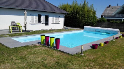 terrasse plage de piscine en rez de pelouse Rixheim 68