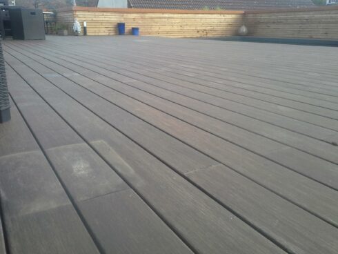 terrasse plage de piscine en rez de pelouse Trévenans 90 4