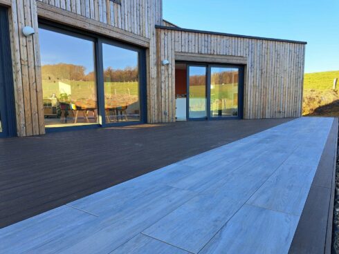 terrasse plage de piscine en rez de pelouse Trévenans 90 installation