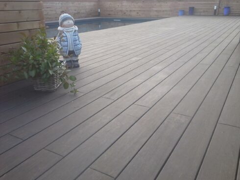 terrasse plage de piscine en rez de pelouse Trévenans 90 pose